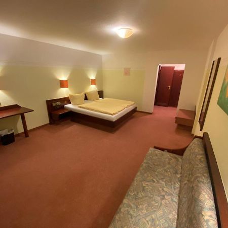 Hotel Goldener Löwe Zeulenroda-Triebes Buitenkant foto