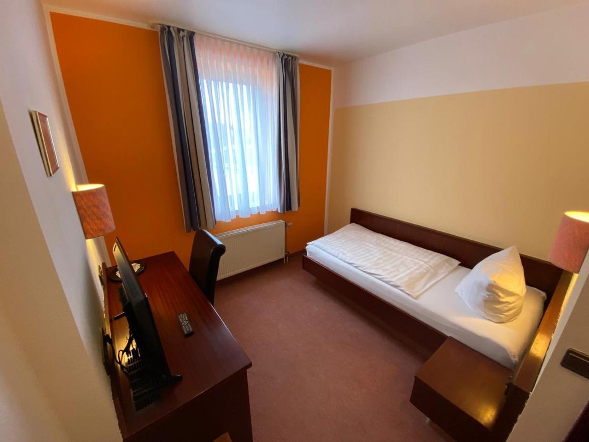 Hotel Goldener Löwe Zeulenroda-Triebes Buitenkant foto