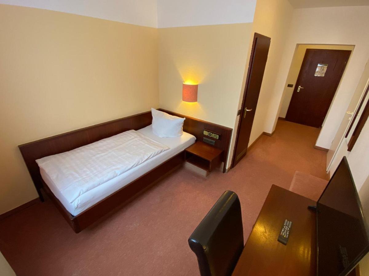 Hotel Goldener Löwe Zeulenroda-Triebes Buitenkant foto