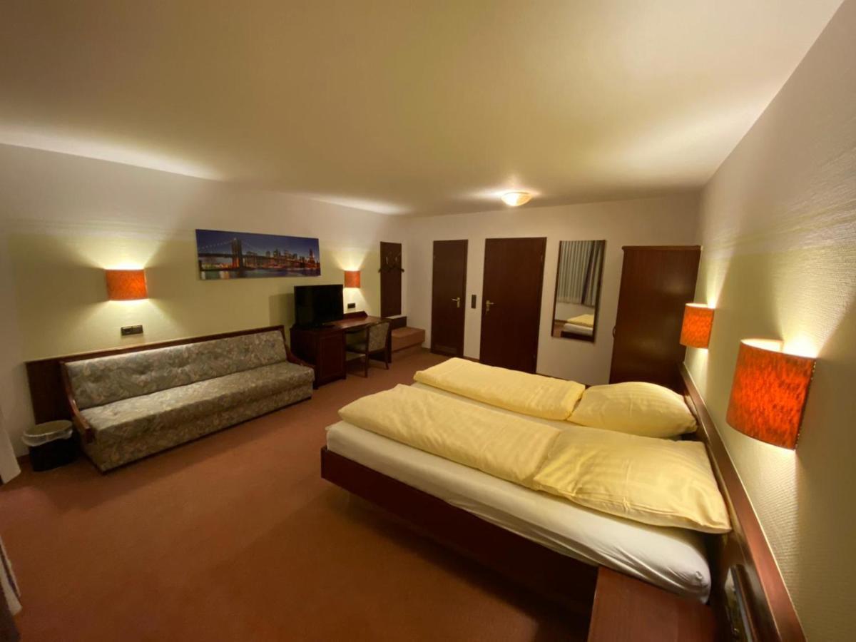 Hotel Goldener Löwe Zeulenroda-Triebes Buitenkant foto