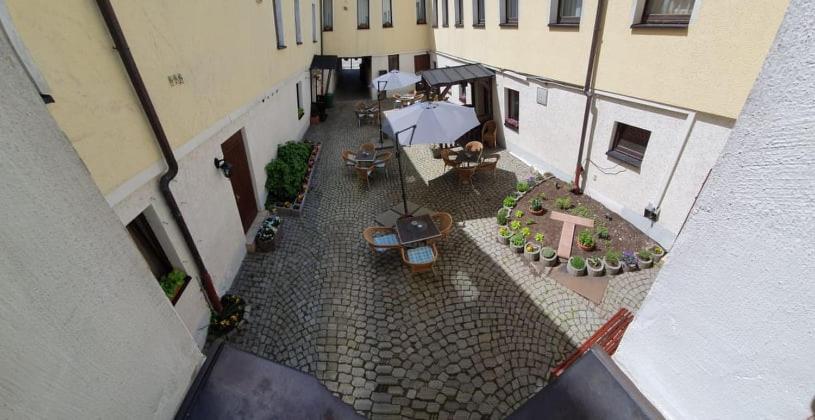 Hotel Goldener Löwe Zeulenroda-Triebes Buitenkant foto