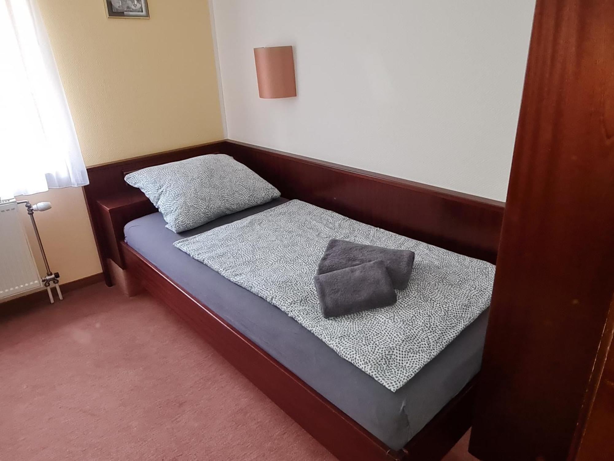 Hotel Goldener Löwe Zeulenroda-Triebes Buitenkant foto