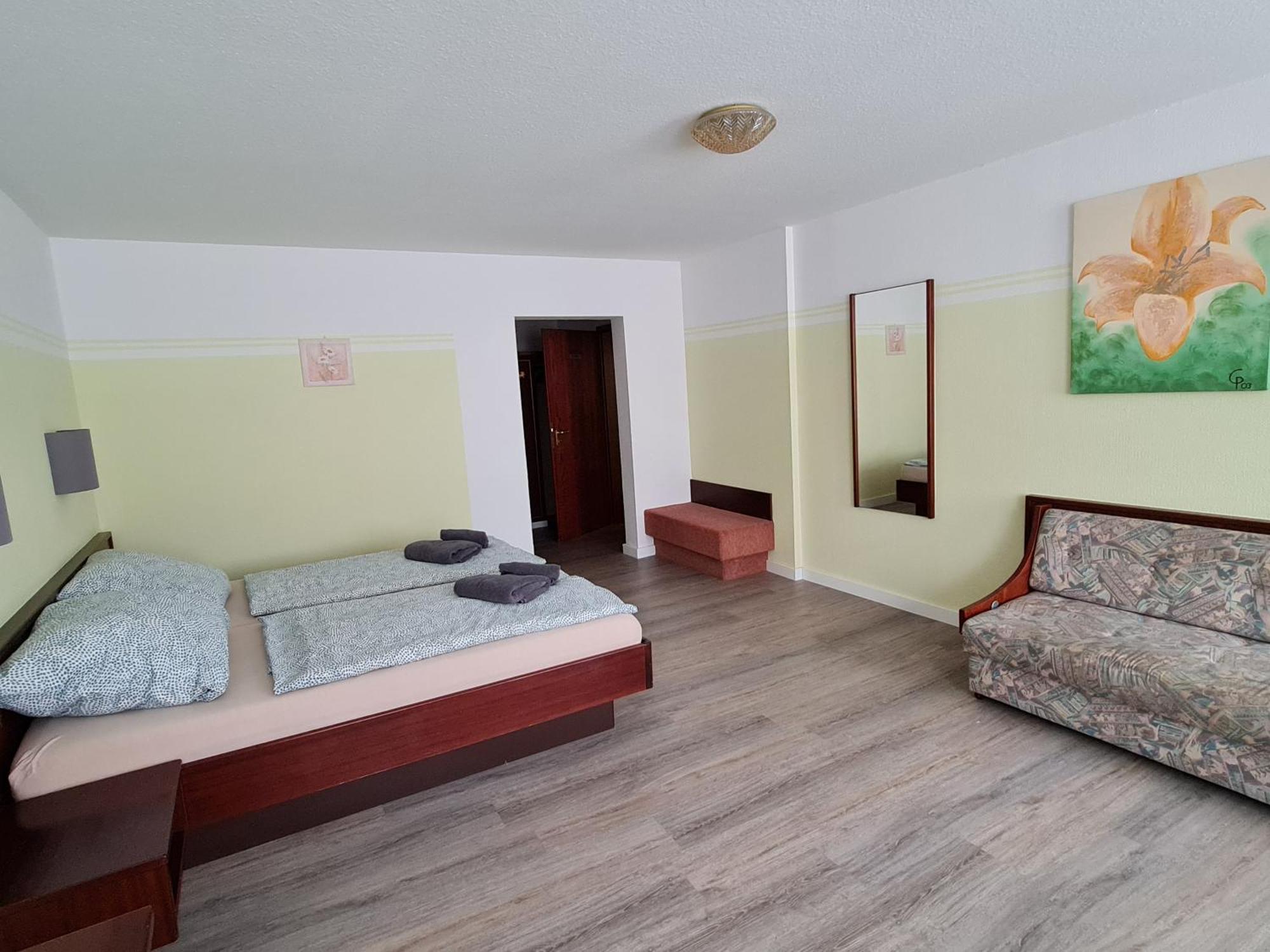 Hotel Goldener Löwe Zeulenroda-Triebes Buitenkant foto